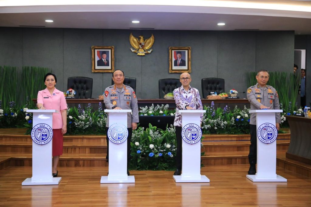 06f67e28-9b0f-43dd-86de-b78a96f8bc36